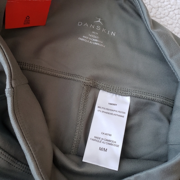 NWT Danskin High Rise 7/8 Legging Size Medium - Picture 3 of 3